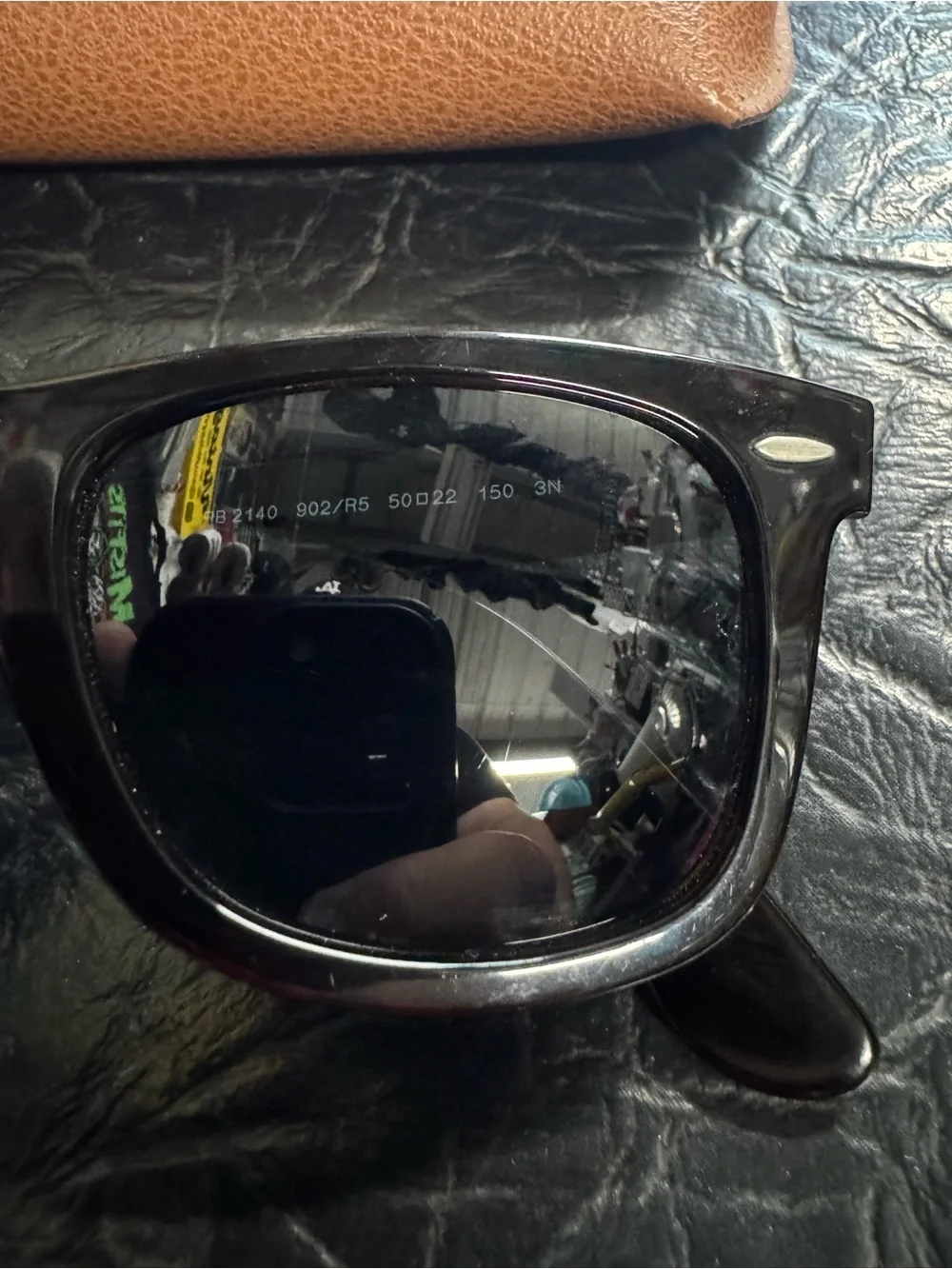 Ray-ban WAYFARER Black made in Italy with Case no scratches